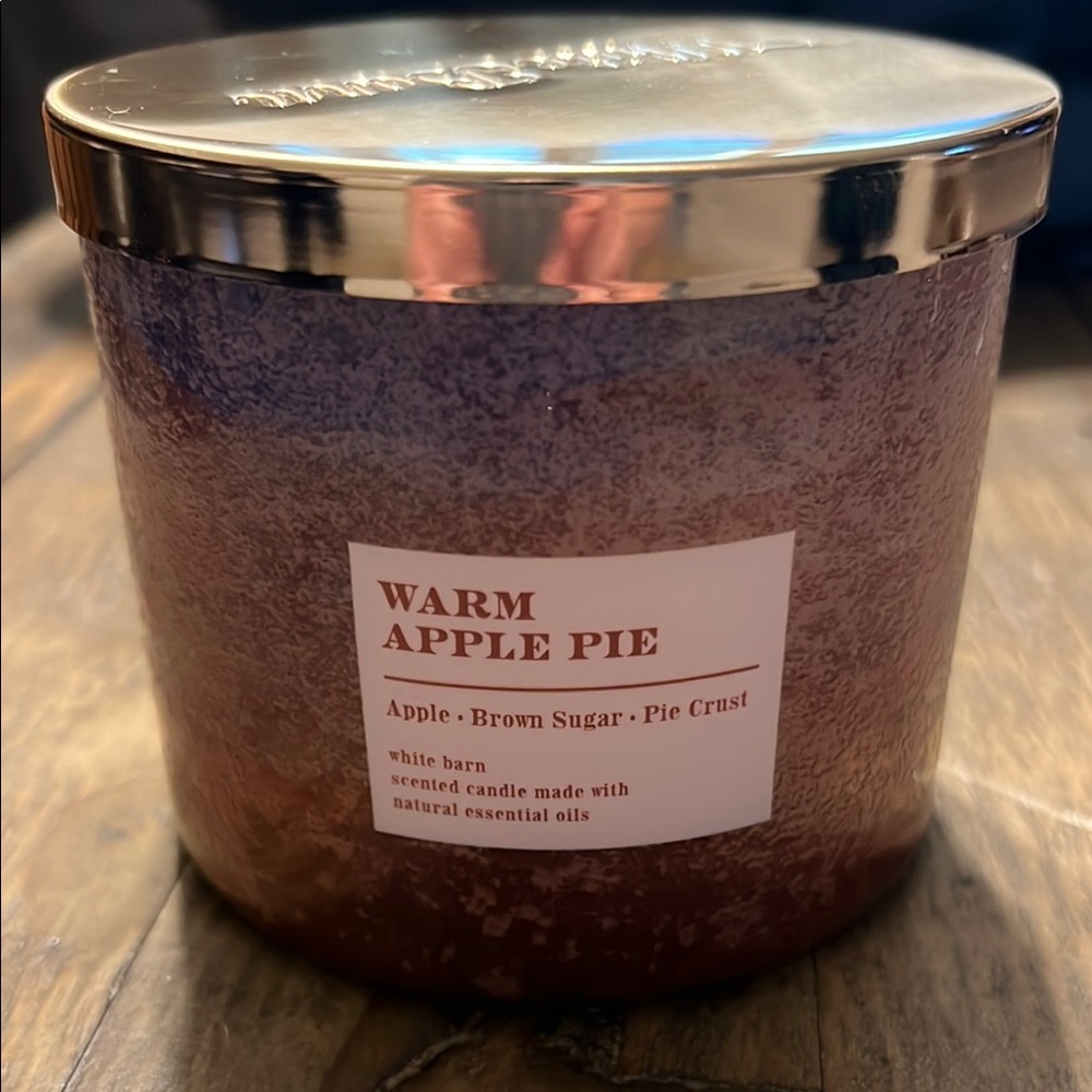 White Barn Warm Apple Pie Scented Candle - Brown